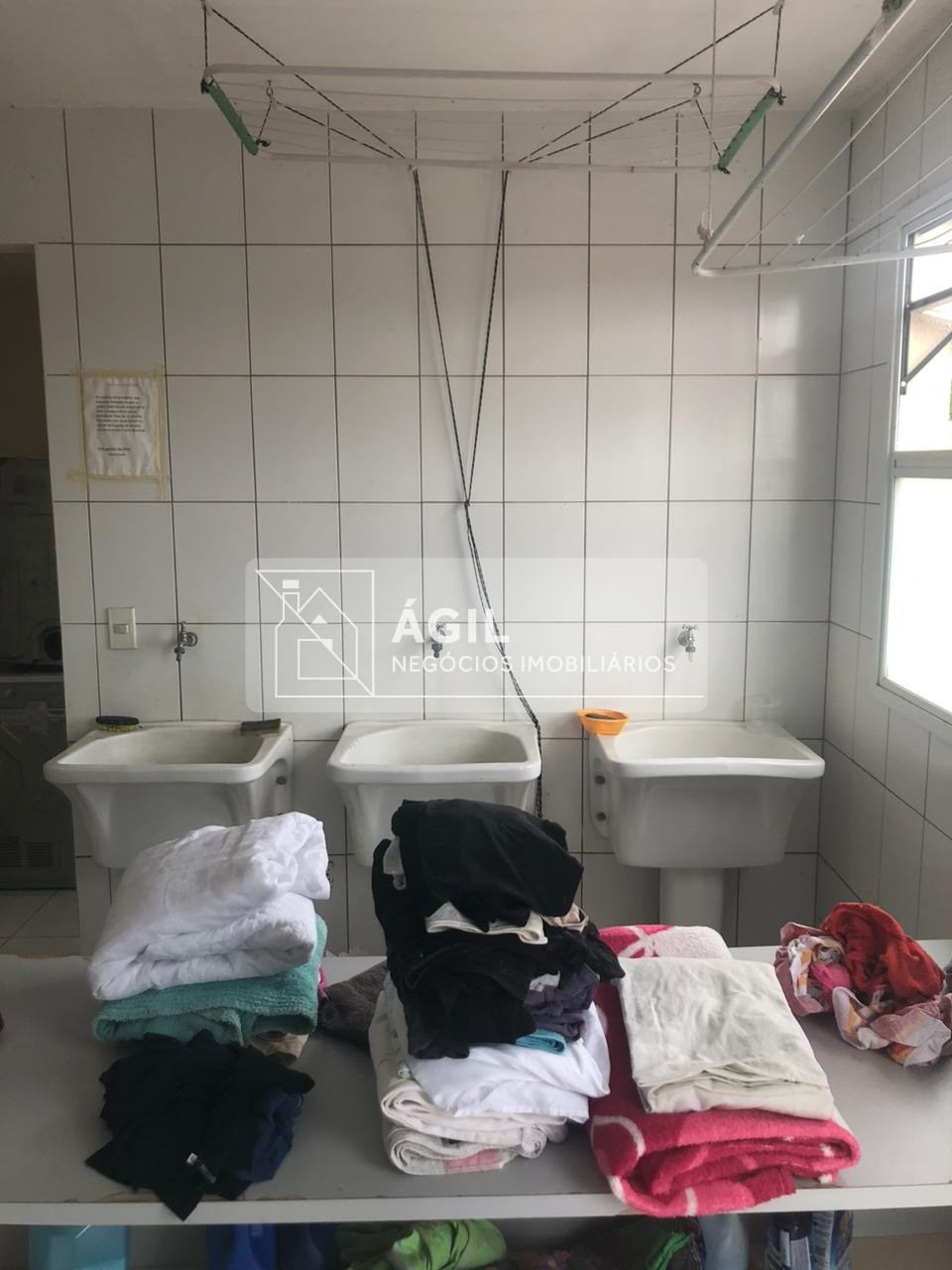 Lindo apartamento de 1 dormitório para alugar no Urbanova - São José dos Campos - SP 1 dormitório mobiliado com cama de casal e armário, c/ventilador