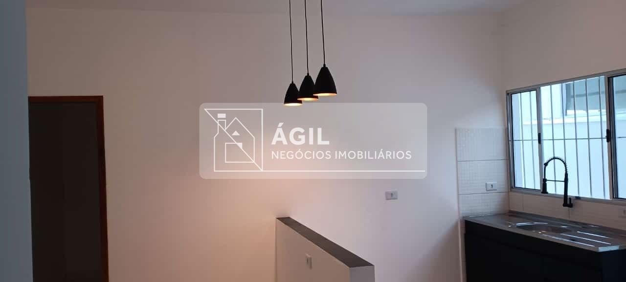 Vendo casa na zona sul, com 2 dormitório em São José dos Campos-SP Área Construída 60m² Área do Terreno 149,5m² Casa com dois quartos, sendo uma sui