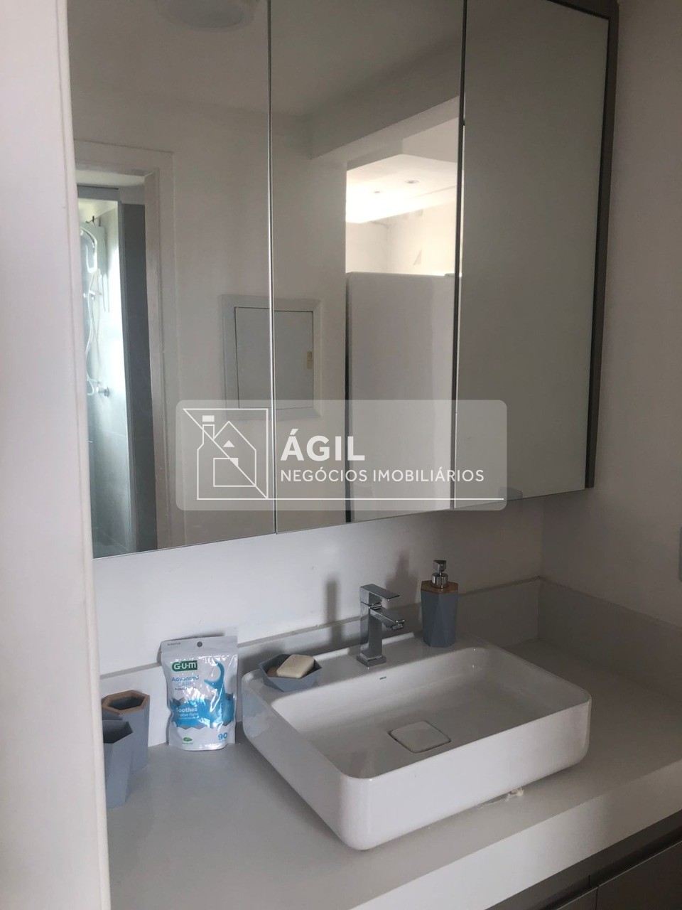 Lindo apartamento de 1 dormitório para alugar no Urbanova - São José dos Campos - SP 1 dormitório mobiliado com cama de casal e armário, c/ventilador
