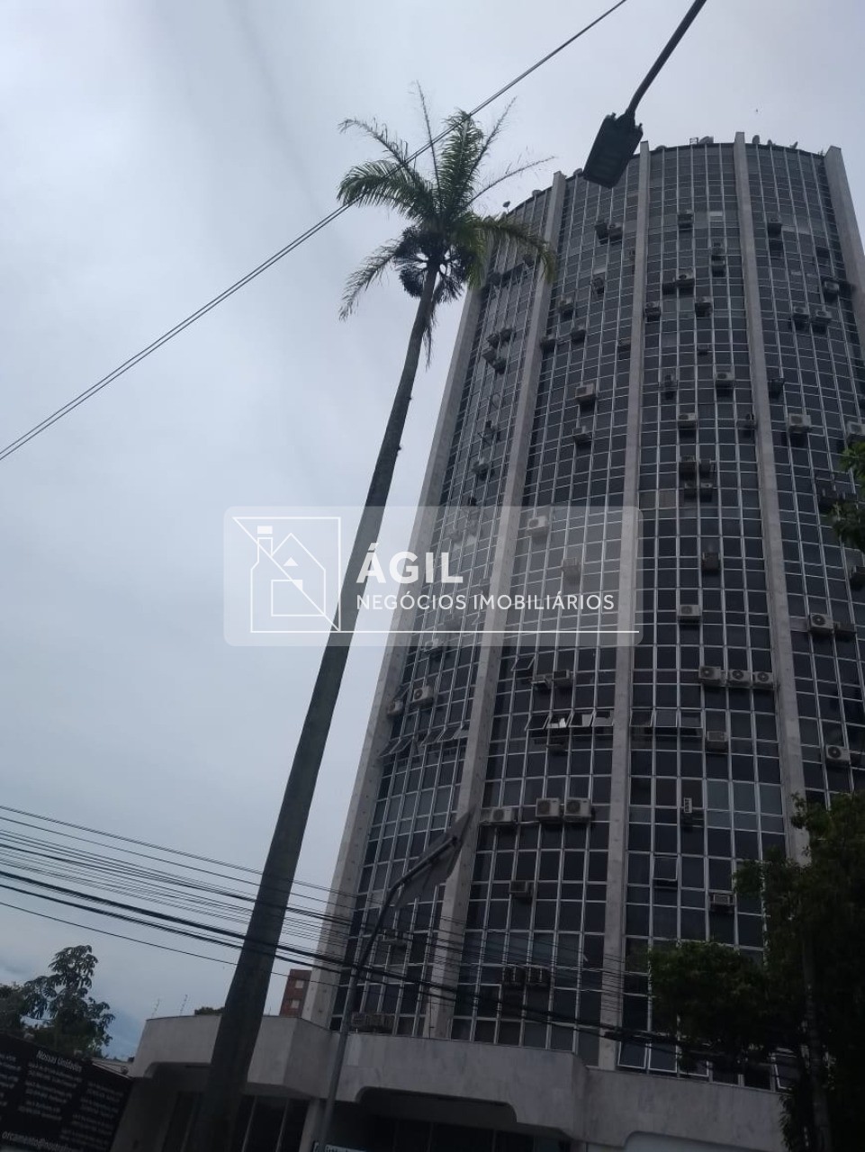 Venda Aceita permuta em uma sala comercial no Edifício San James em São Jose dos Campos-SP A sala comercial fica no Edifício Saint James à avenida d