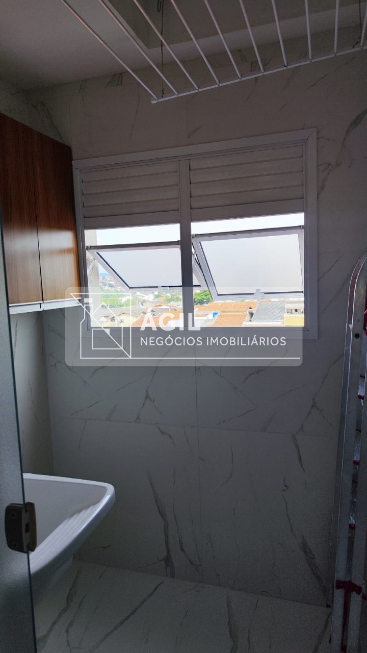 Vendo um apartamento localizado no bairro Bosque dos Ipês, próximo ao Shopping Jd. Oriente São José dos Campos SP. - 50m² - Sacada - 02 Dormitórios
