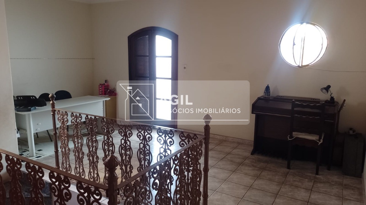 VENDA- VENDO Sobrado de lote inteiro na 2 Quadra do bairro Bosque dos Eucaliptos!!! Área nobre da Região!!! Rua sem saída!!!