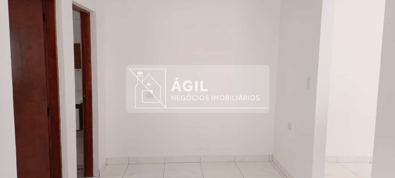 Vendo casa na zona sul, com 2 dormitório em São José dos Campos-SP Área Construída 60m² Área do Terreno 149,5m² Casa com dois quartos, sendo uma sui
