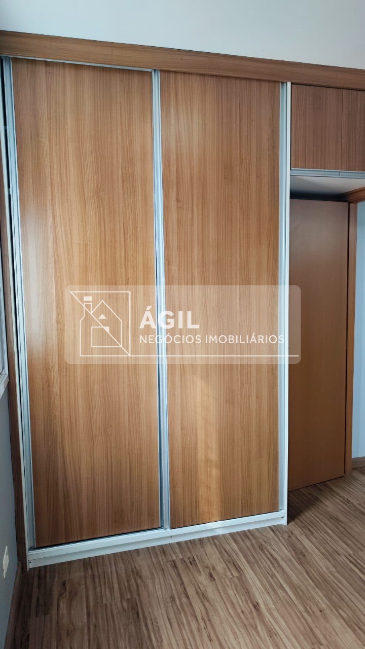 Vendo um apartamento localizado no bairro Bosque dos Ipês, próximo ao Shopping Jd. Oriente São José dos Campos SP. - 50m² - Sacada - 02 Dormitórios