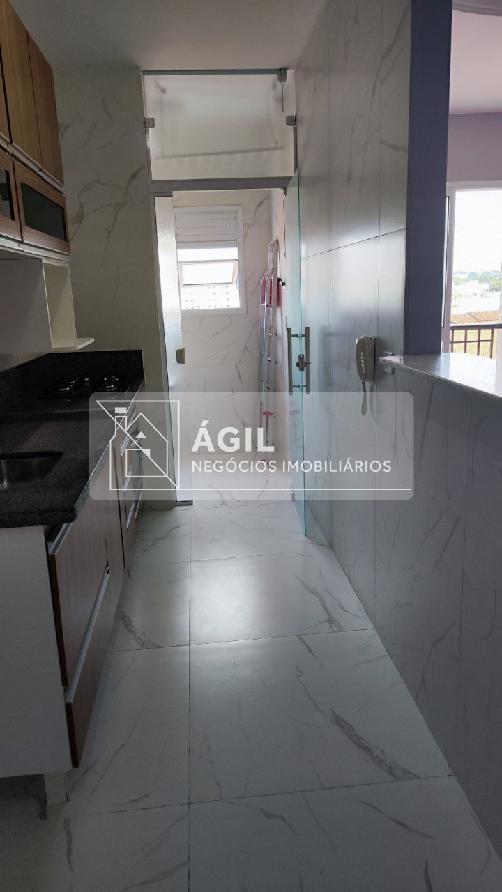 Vendo um apartamento localizado no bairro Bosque dos Ipês, próximo ao Shopping Jd. Oriente São José dos Campos SP. - 50m² - Sacada - 02 Dormitórios