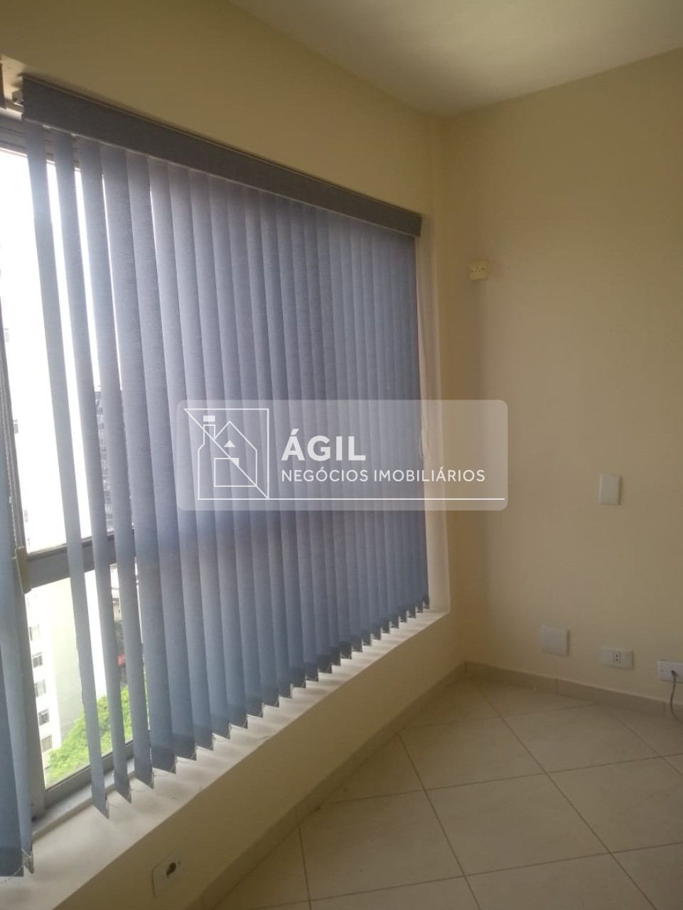 Venda Aceita permuta em uma sala comercial no Edifício San James em São Jose dos Campos-SP A sala comercial fica no Edifício Saint James à avenida d