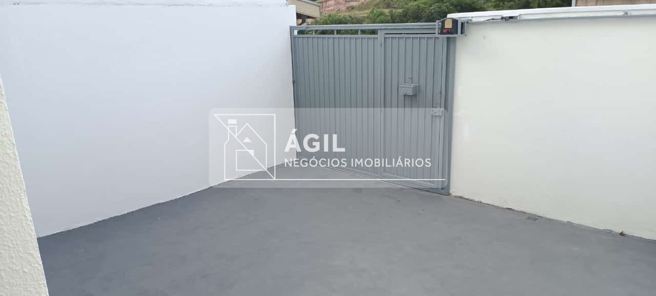 Vendo casa na zona sul, com 2 dormitório em São José dos Campos-SP Área Construída 60m² Área do Terreno 149,5m² Casa com dois quartos, sendo uma sui