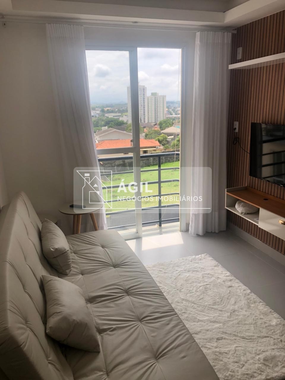 Lindo apartamento de 1 dormitório para alugar no Urbanova - São José dos Campos - SP 1 dormitório mobiliado com cama de casal e armário, c/ventilador