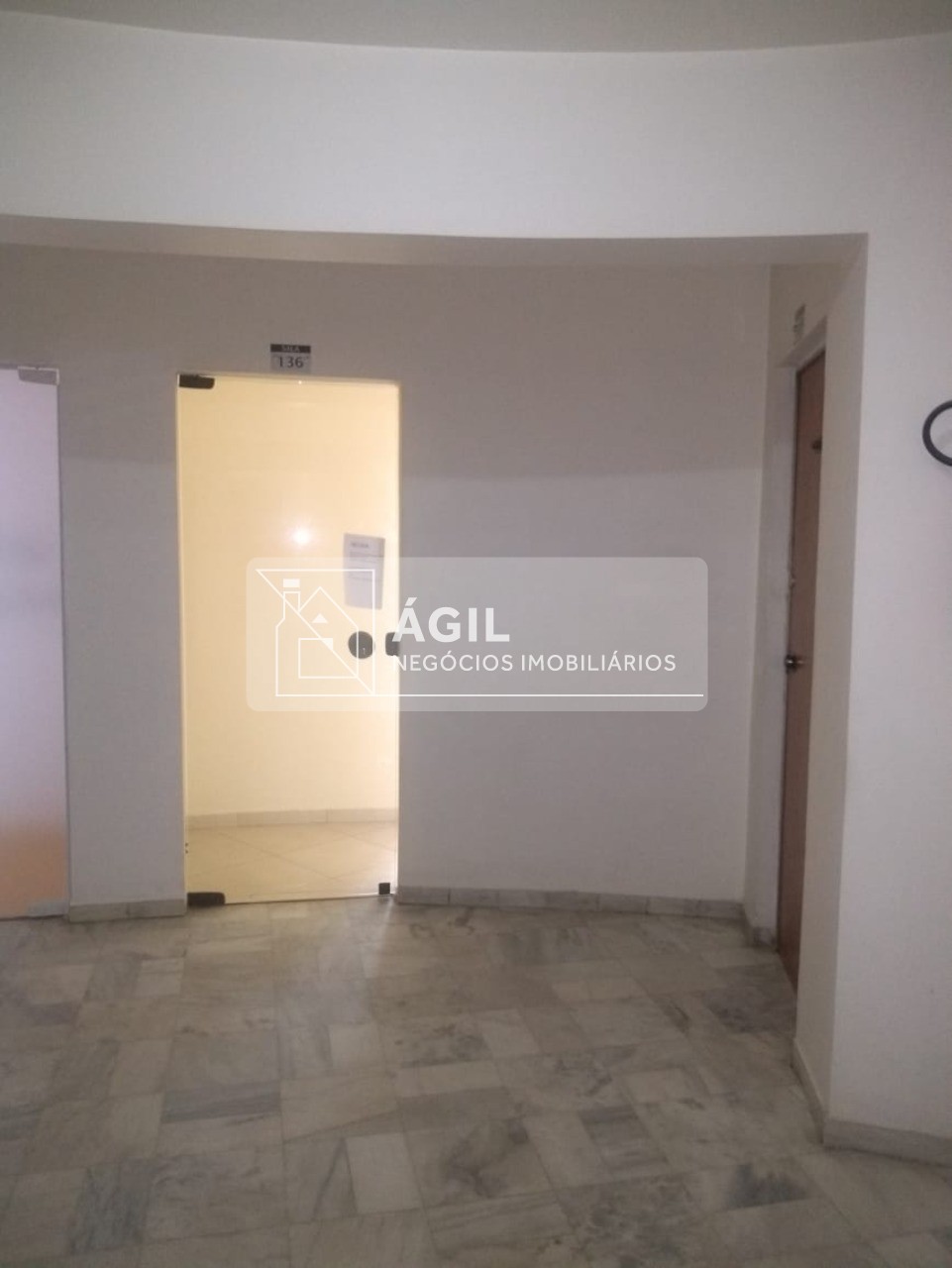 Venda Aceita permuta em uma sala comercial no Edifício San James em São Jose dos Campos-SP A sala comercial fica no Edifício Saint James à avenida d