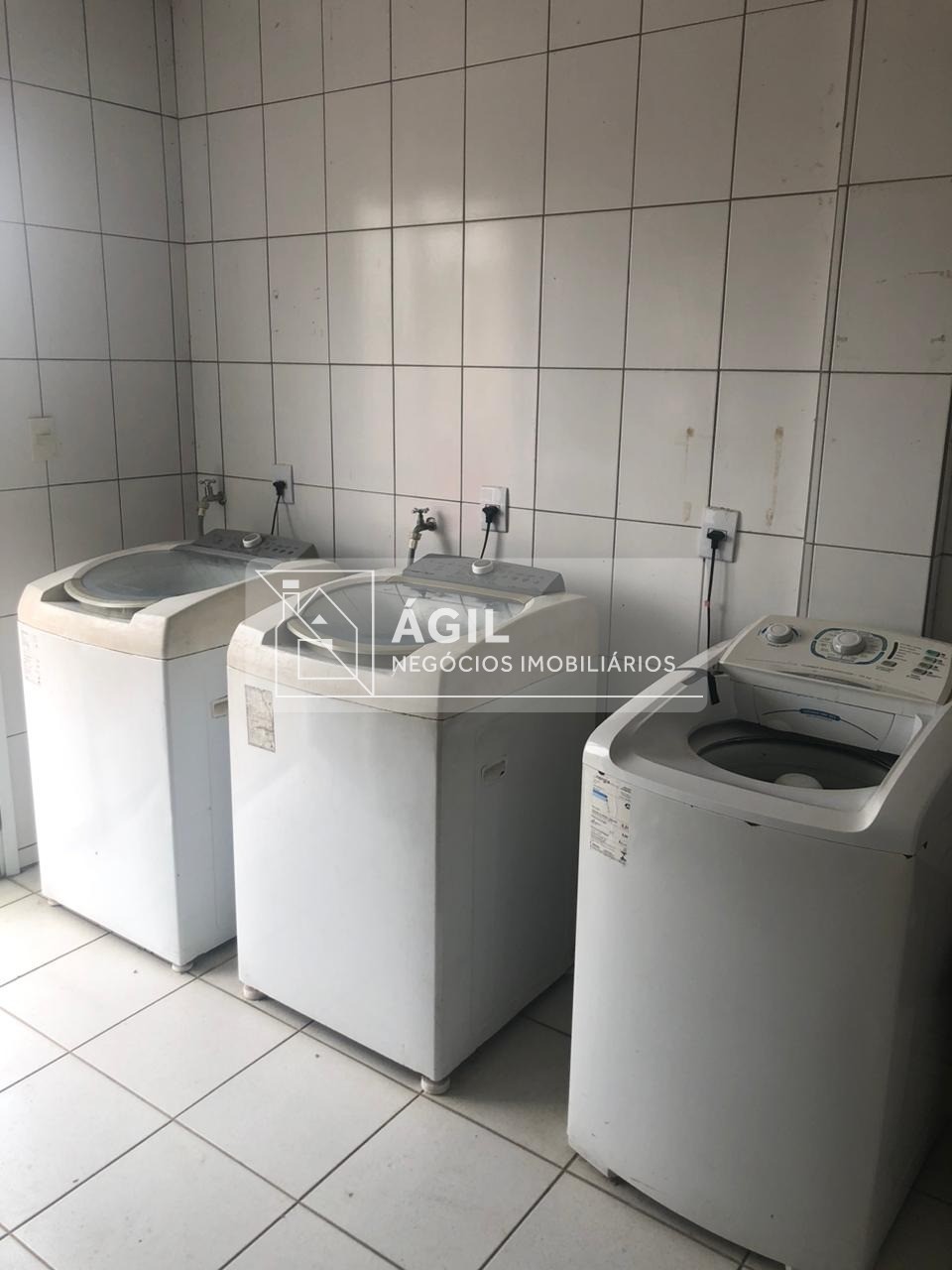 Lindo apartamento de 1 dormitório para alugar no Urbanova - São José dos Campos - SP 1 dormitório mobiliado com cama de casal e armário, c/ventilador