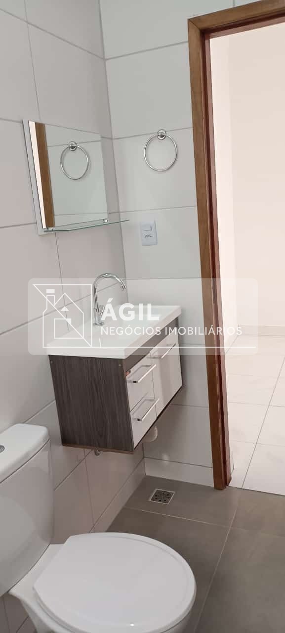 Vendo casa na zona sul, com 2 dormitório em São José dos Campos-SP Área Construída 60m² Área do Terreno 149,5m² Casa com dois quartos, sendo uma sui