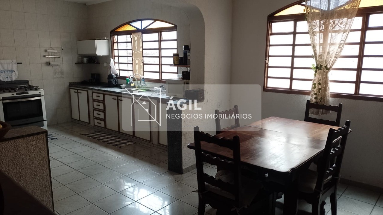 VENDA- VENDO Sobrado de lote inteiro na 2 Quadra do bairro Bosque dos Eucaliptos!!! Área nobre da Região!!! Rua sem saída!!!