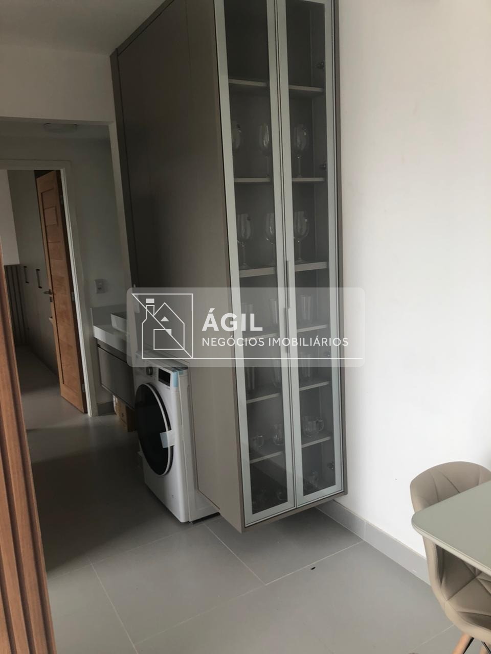 Lindo apartamento de 1 dormitório para alugar no Urbanova - São José dos Campos - SP 1 dormitório mobiliado com cama de casal e armário, c/ventilador