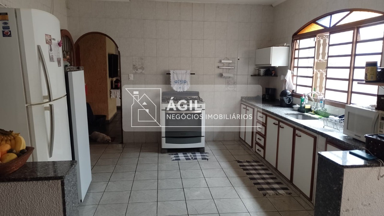 VENDA- VENDO Sobrado de lote inteiro na 2 Quadra do bairro Bosque dos Eucaliptos!!! Área nobre da Região!!! Rua sem saída!!!