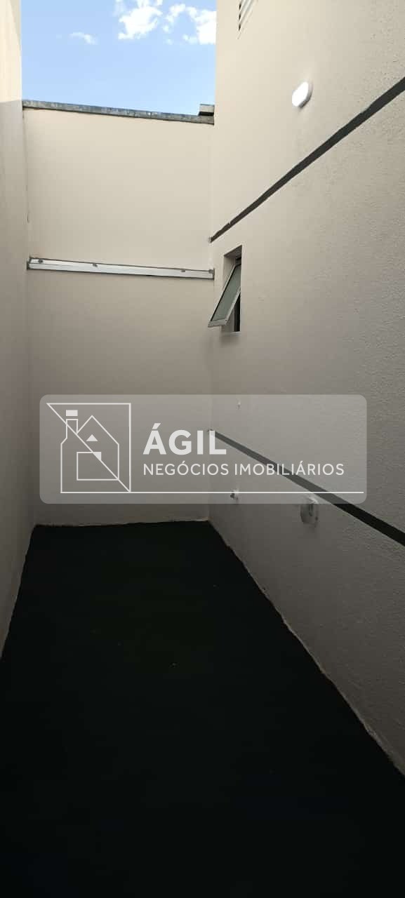 Vendo casa na zona sul, com 2 dormitório em São José dos Campos-SP Área Construída 60m² Área do Terreno 149,5m² Casa com dois quartos, sendo uma sui