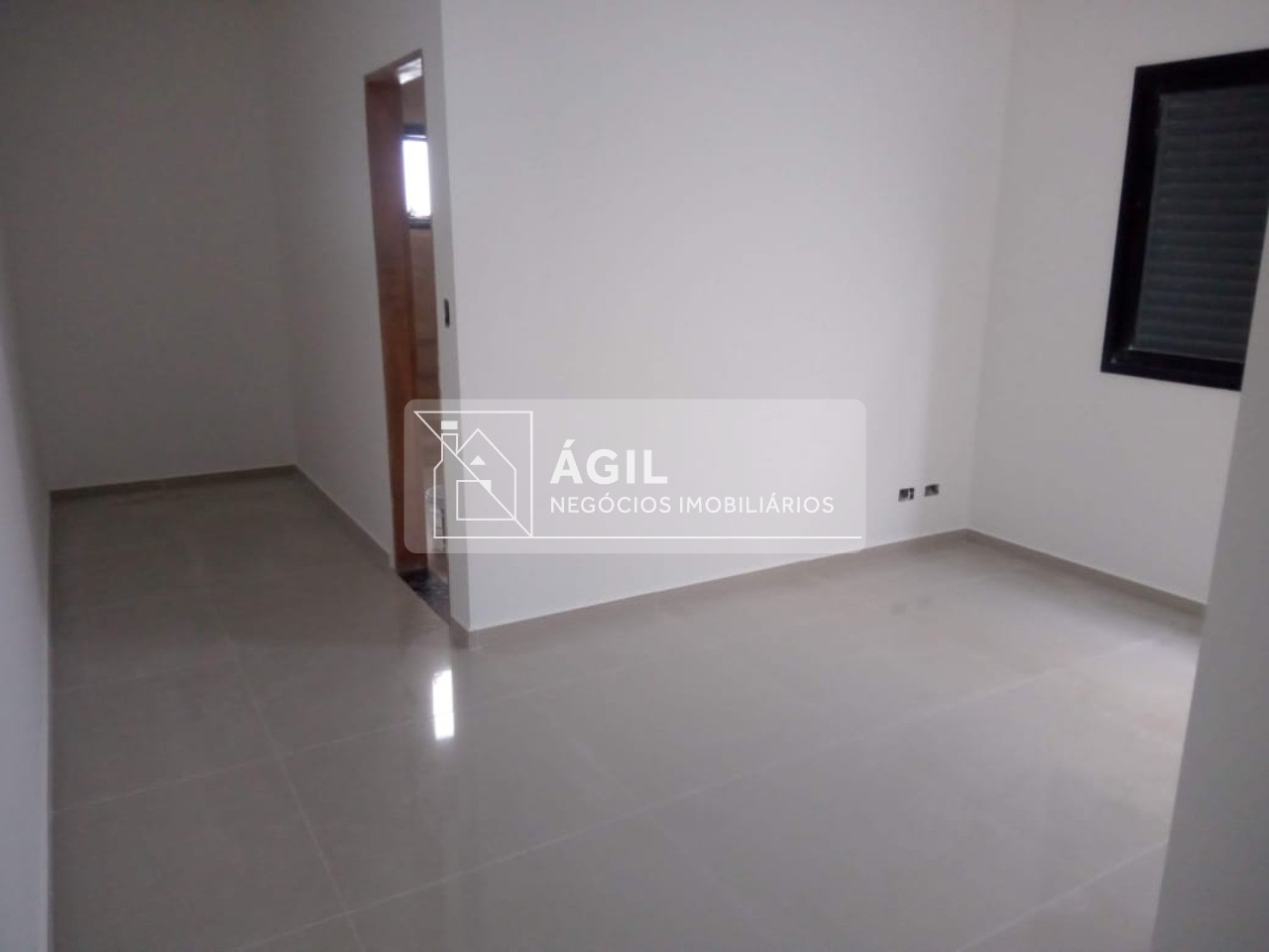 Casa Térrea Nova no Villa Branca - Jacareí - 250 m² total terreno - 170 m² área construída - 3 dormitórios, sendo uma suíte - Sala ampla com pé direi