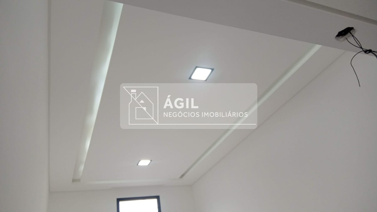Casa Térrea Nova no Villa Branca - Jacareí - 250 m² total terreno - 170 m² área construída - 3 dormitórios, sendo uma suíte - Sala ampla com pé direi
