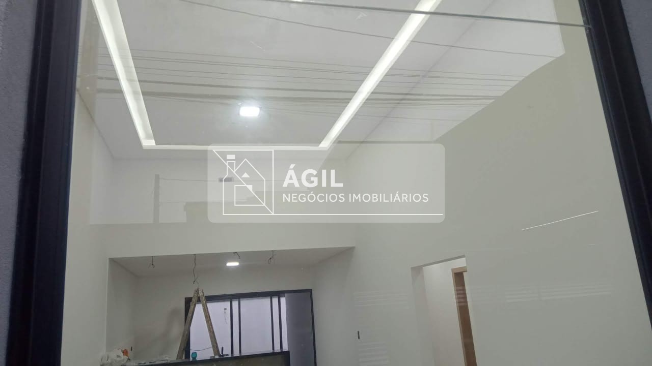 Casa Térrea Nova no Villa Branca - Jacareí - 250 m² total terreno - 170 m² área construída - 3 dormitórios, sendo uma suíte - Sala ampla com pé direi
