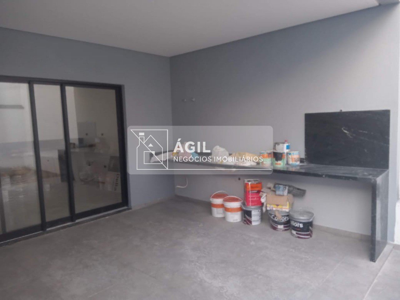 Casa Térrea Nova no Villa Branca - Jacareí - 250 m² total terreno - 170 m² área construída - 3 dormitórios, sendo uma suíte - Sala ampla com pé direi