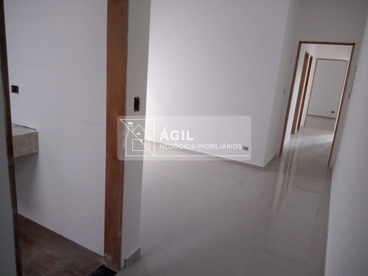 Casa Térrea Nova no Villa Branca - Jacareí - 250 m² total terreno - 170 m² área construída - 3 dormitórios, sendo uma suíte - Sala ampla com pé direi