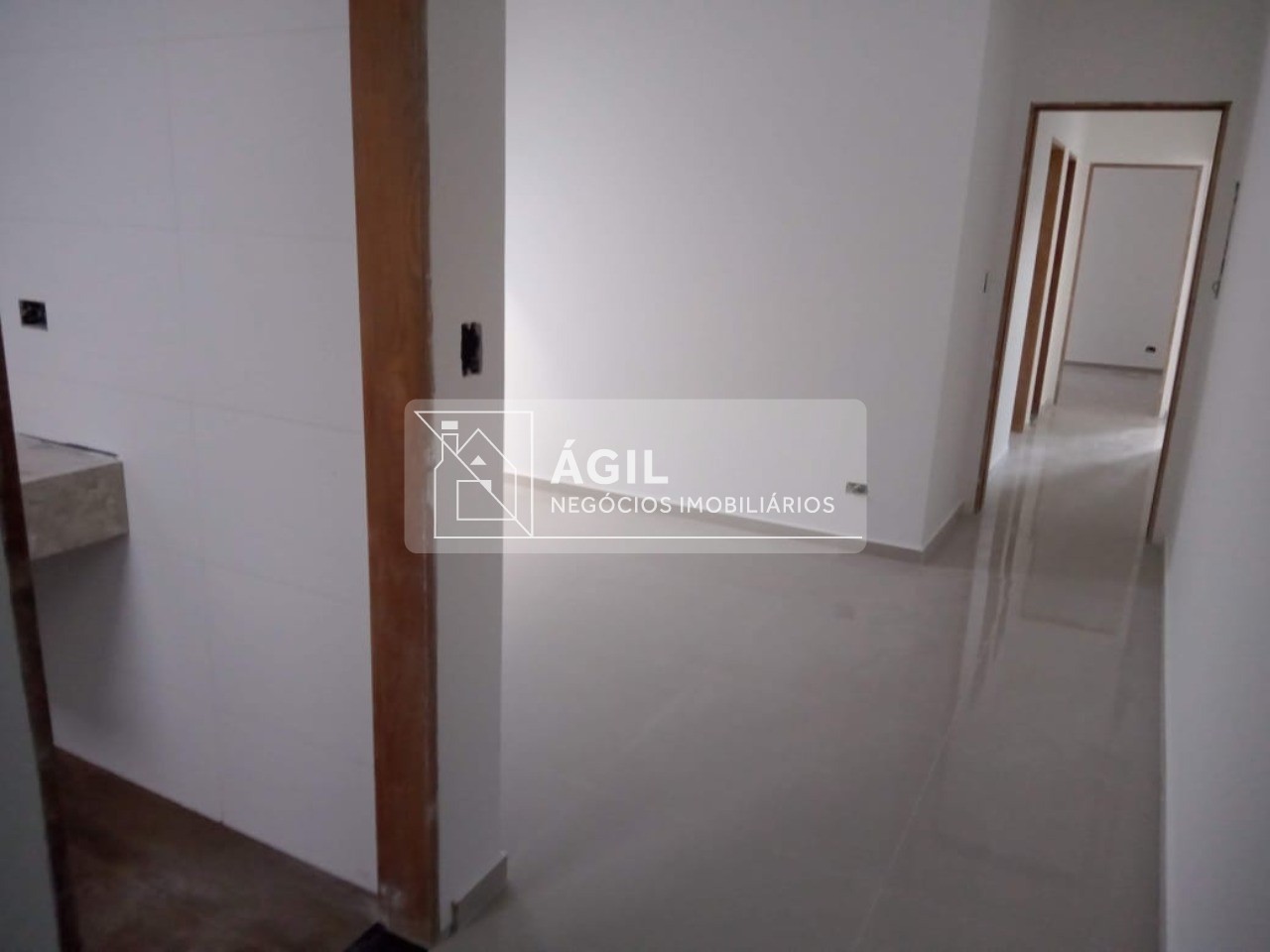 Casa Térrea Nova no Villa Branca - Jacareí - 250 m² total terreno - 170 m² área construída - 3 dormitórios, sendo uma suíte - Sala ampla com pé direi