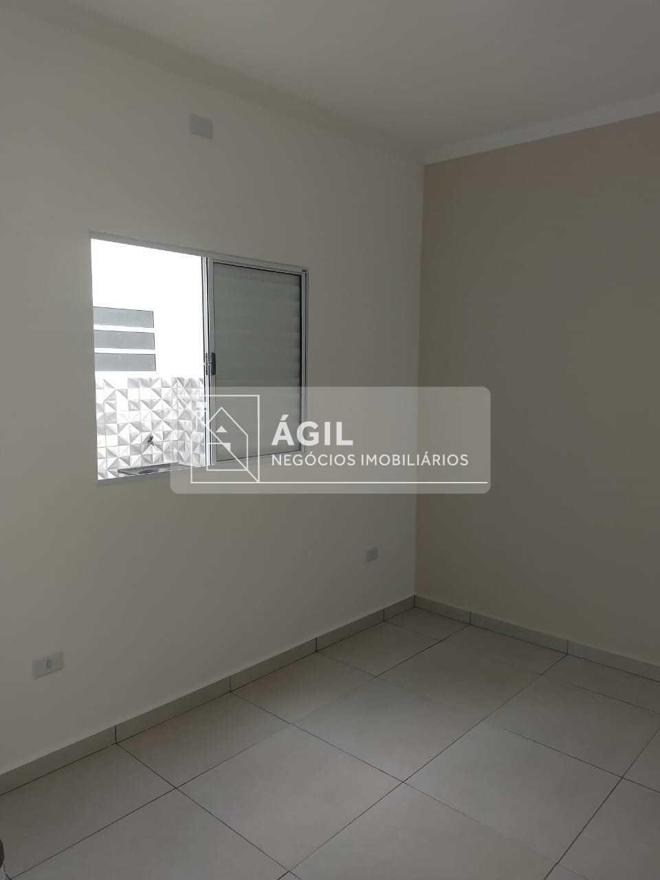 Casa térrea a venda no SetVille - São José dos Campos SP Área construída: 78m² Terreno: 175m² 3 dormitórios, sendo 1 suíte Banheiro social Banheiros