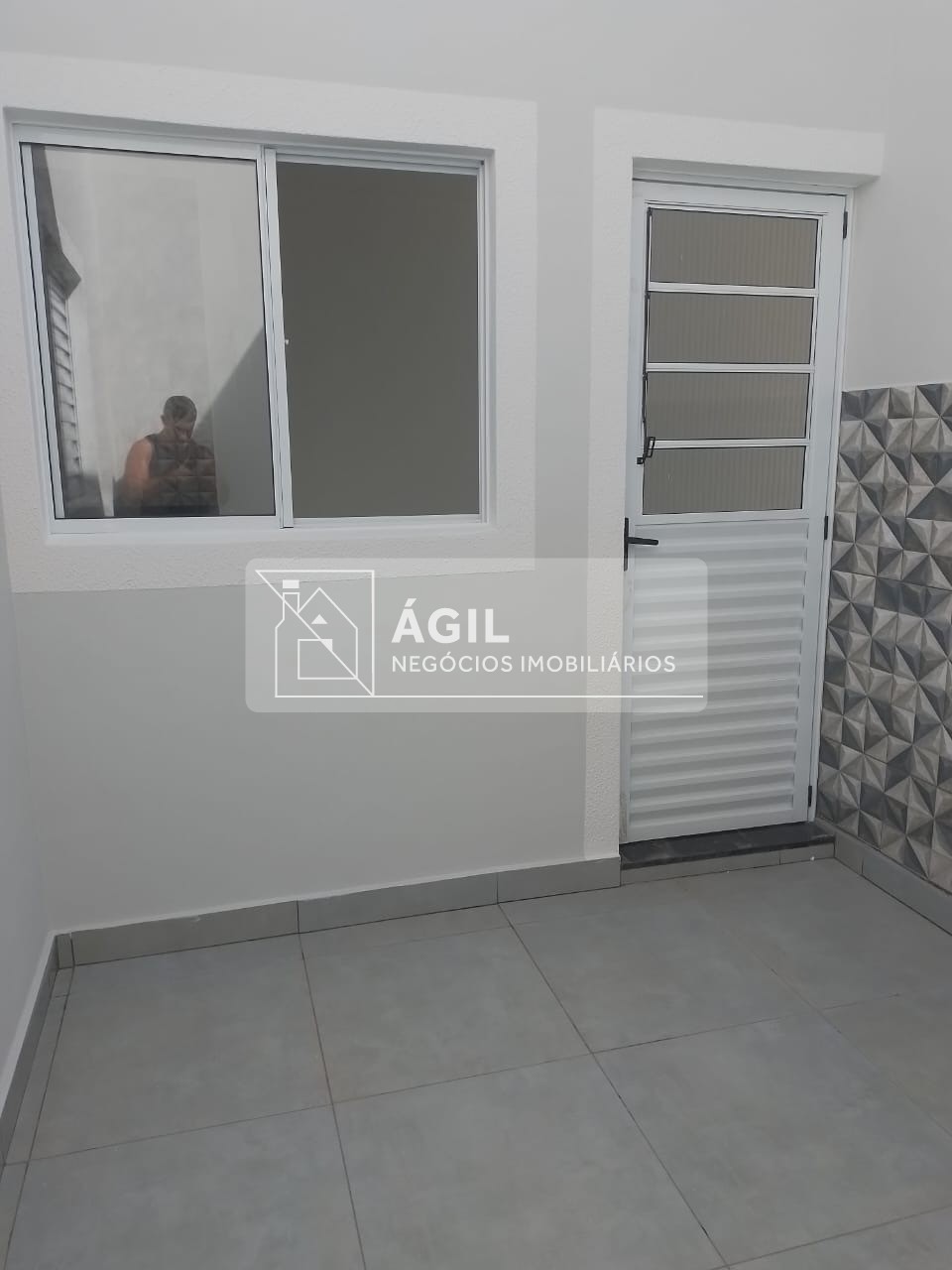 Casa térrea a venda no SetVille - São José dos Campos SP Área construída: 78m² Terreno: 175m² 3 dormitórios, sendo 1 suíte Banheiro social Banheiros