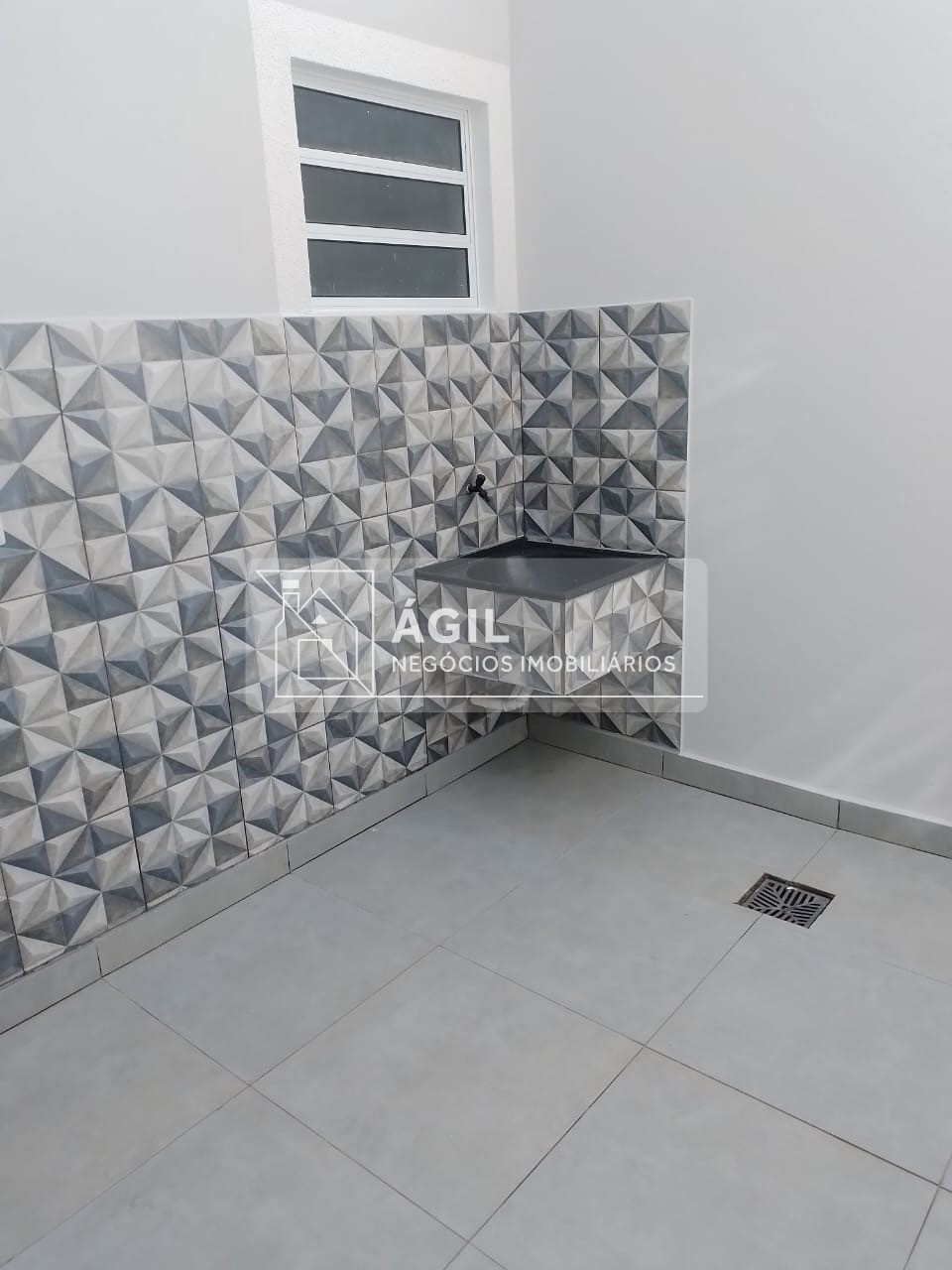Casa térrea a venda no SetVille - São José dos Campos SP Área construída: 78m² Terreno: 175m² 3 dormitórios, sendo 1 suíte Banheiro social Banheiros