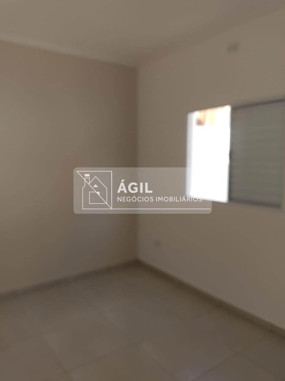 Casa térrea a venda no SetVille - São José dos Campos SP Área construída: 78m² Terreno: 175m² 3 dormitórios, sendo 1 suíte Banheiro social Banheiros