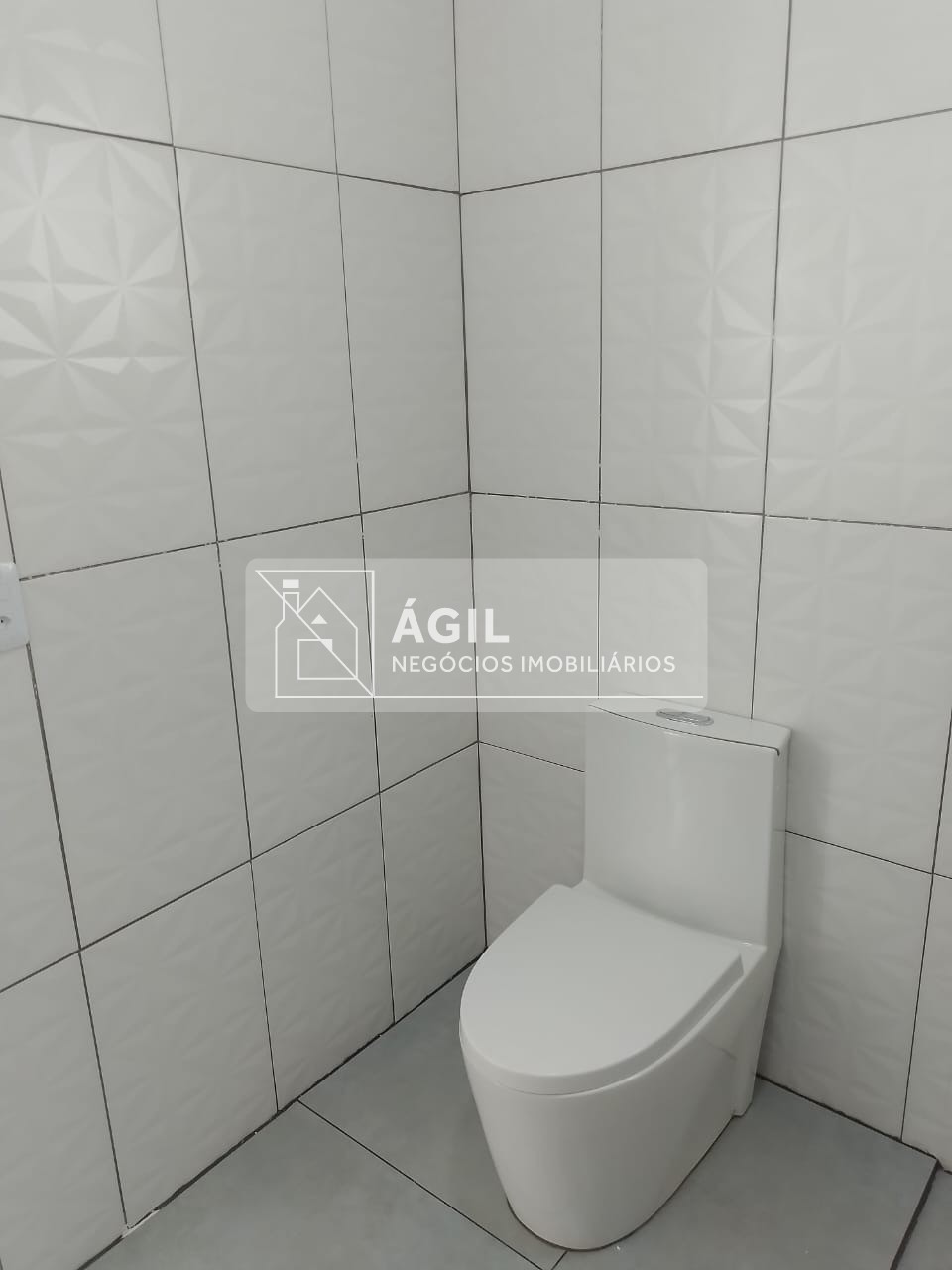Casa térrea a venda no SetVille - São José dos Campos SP Área construída: 78m² Terreno: 175m² 3 dormitórios, sendo 1 suíte Banheiro social Banheiros