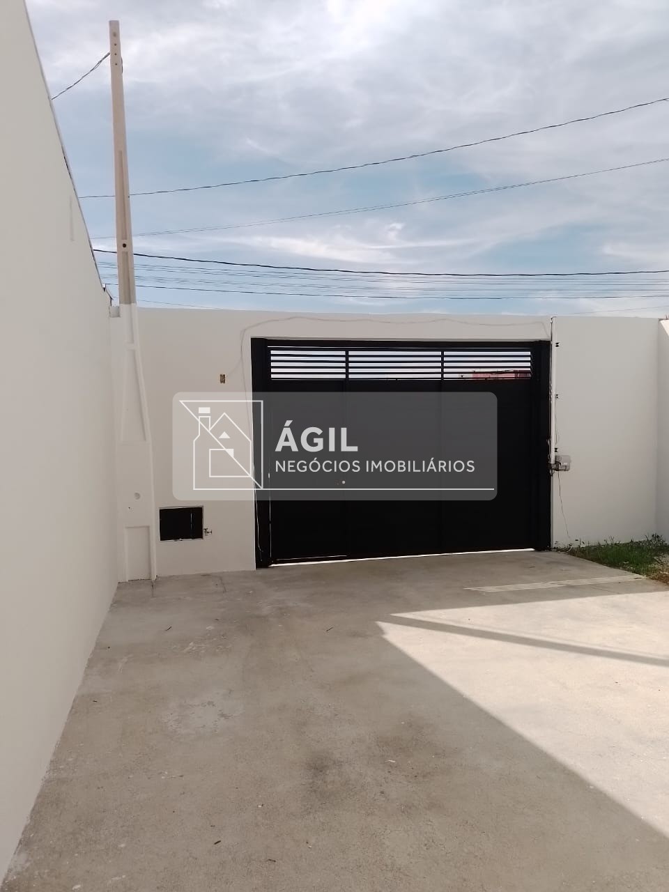 Casa térrea a venda no SetVille - São José dos Campos SP Área construída: 78m² Terreno: 175m² 3 dormitórios, sendo 1 suíte Banheiro social Banheiros