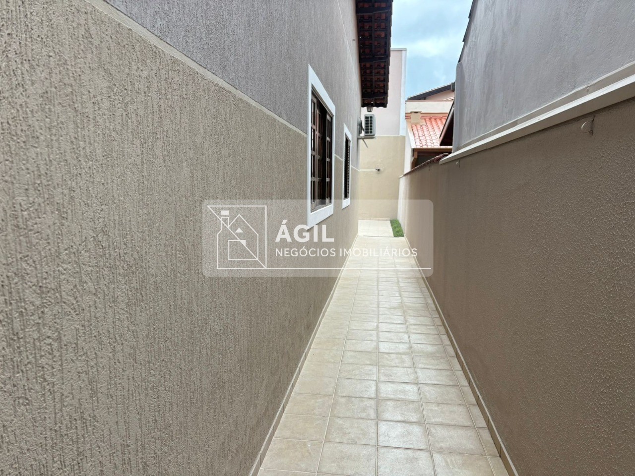 Aluga-se Casa Térrea no Condomínio Eldorado no Urbanova - São José dos Campos