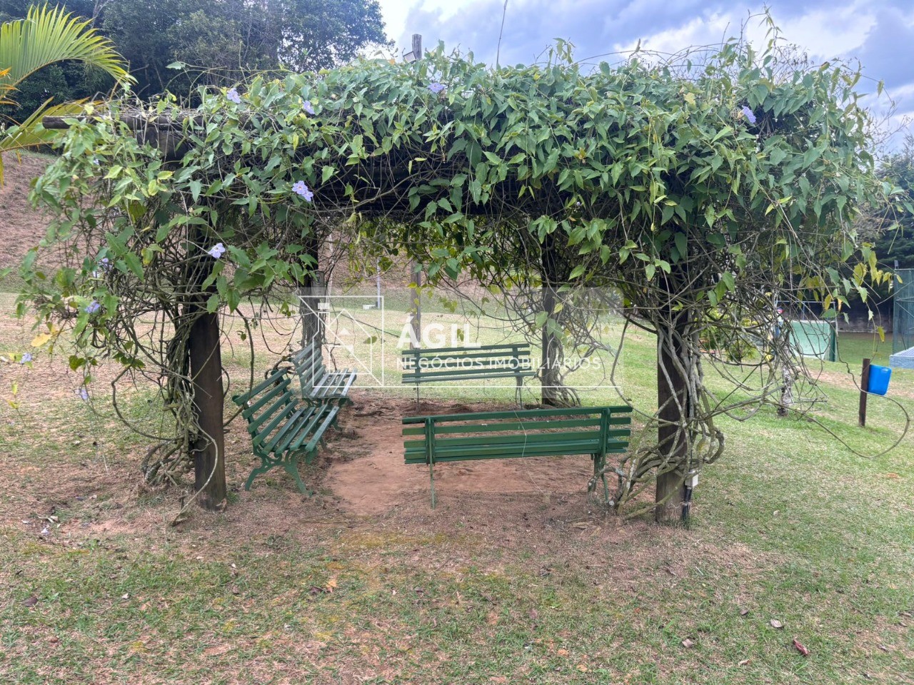 Aluga-se Casa Térrea no Condomínio Eldorado no Urbanova - São José dos Campos