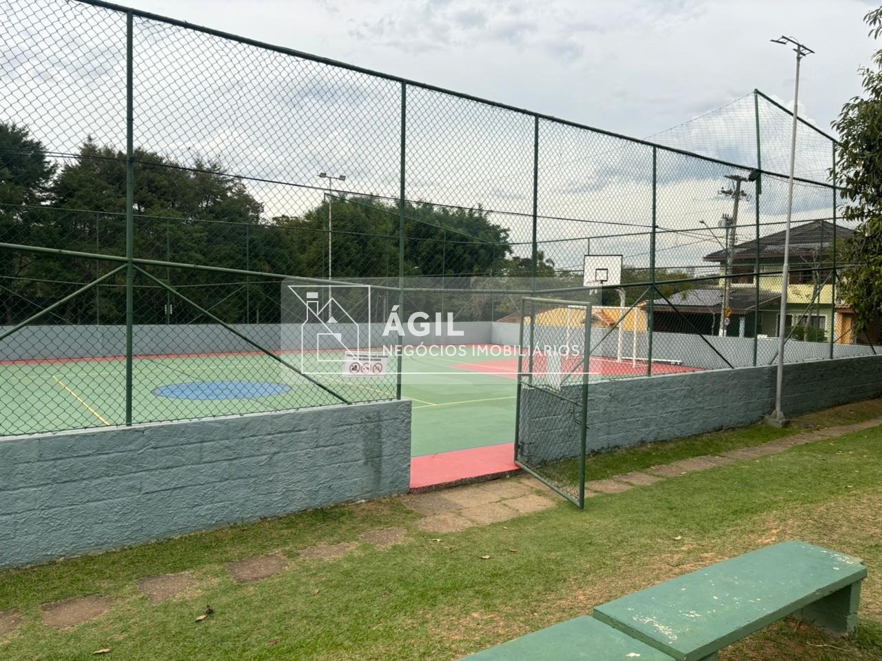 Aluga-se Casa Térrea no Condomínio Eldorado no Urbanova - São José dos Campos