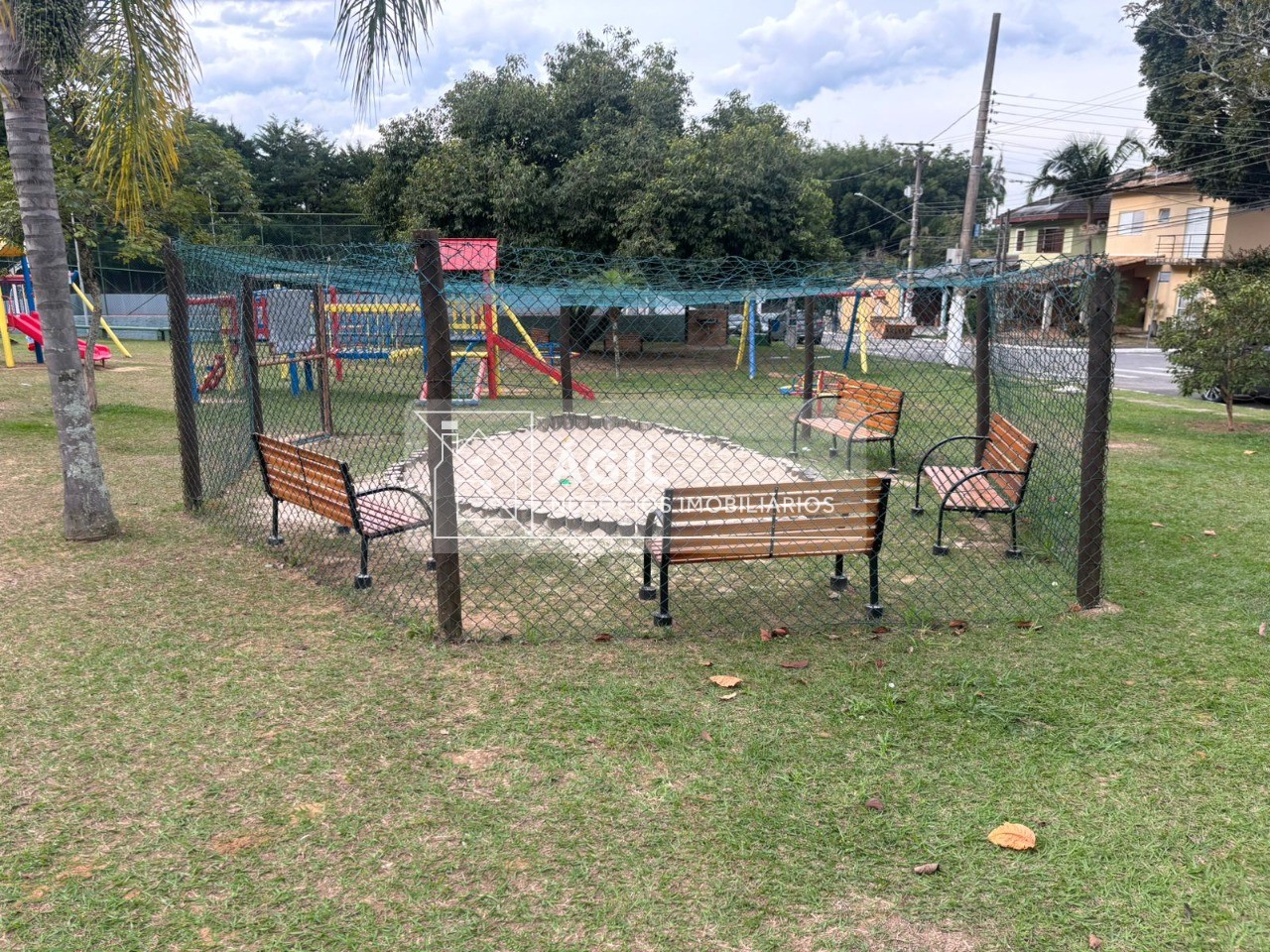 Aluga-se Casa Térrea no Condomínio Eldorado no Urbanova - São José dos Campos
