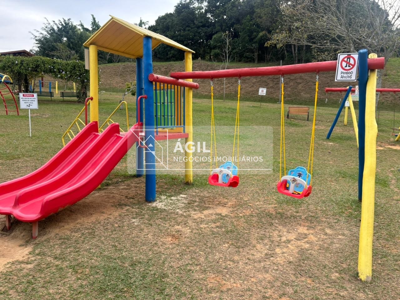 Aluga-se Casa Térrea no Condomínio Eldorado no Urbanova - São José dos Campos