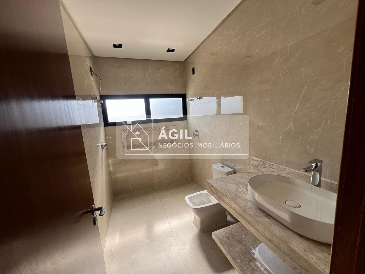 Venda - casa em condominio - sobrado - 03 quartos, suites, c
