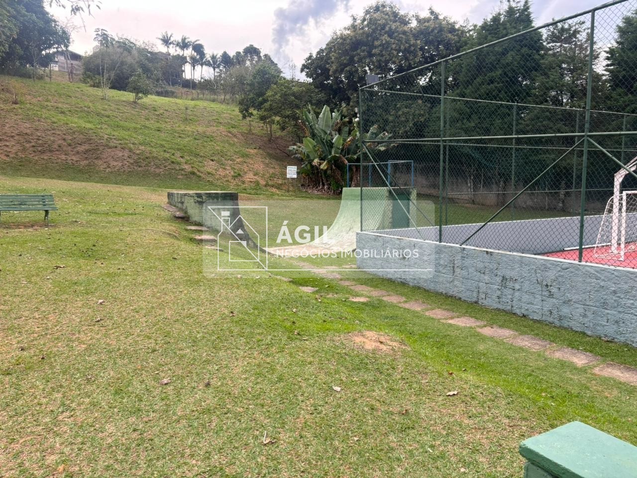 Aluga-se Casa Térrea no Condomínio Eldorado no Urbanova - São José dos Campos