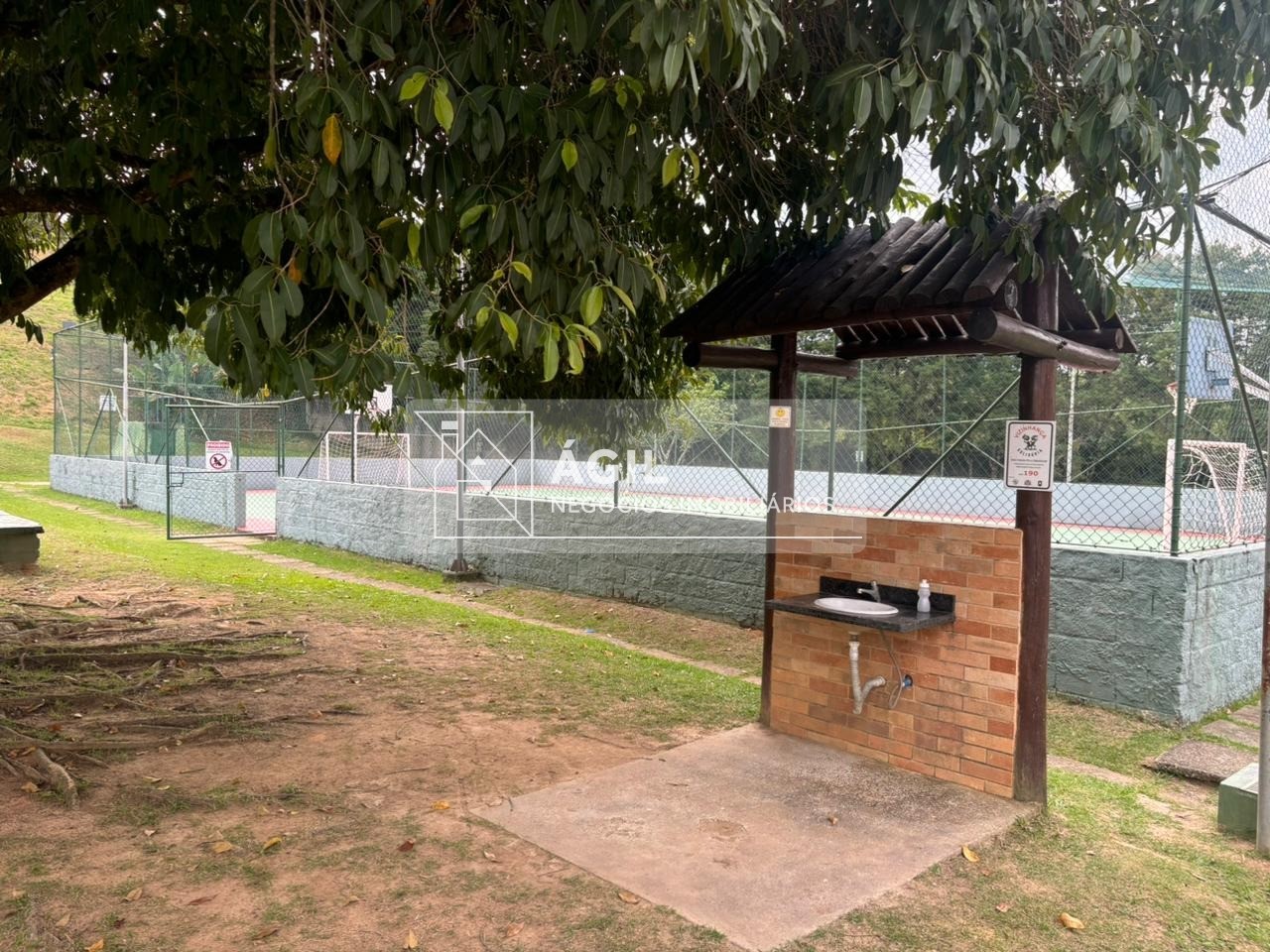 Aluga-se Casa Térrea no Condomínio Eldorado no Urbanova - São José dos Campos
