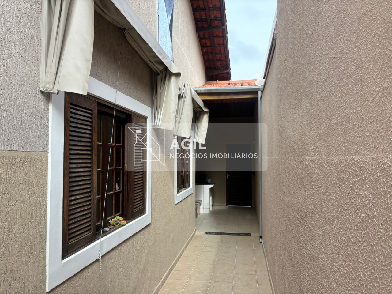 Aluga-se Casa Térrea no Condomínio Eldorado no Urbanova - São José dos Campos