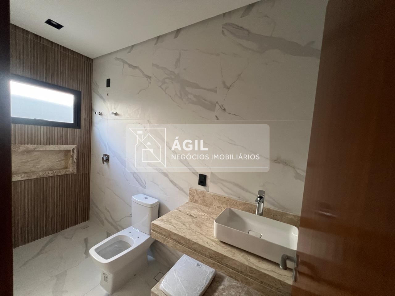 Venda - casa em condominio - sobrado - 03 quartos, suites, c