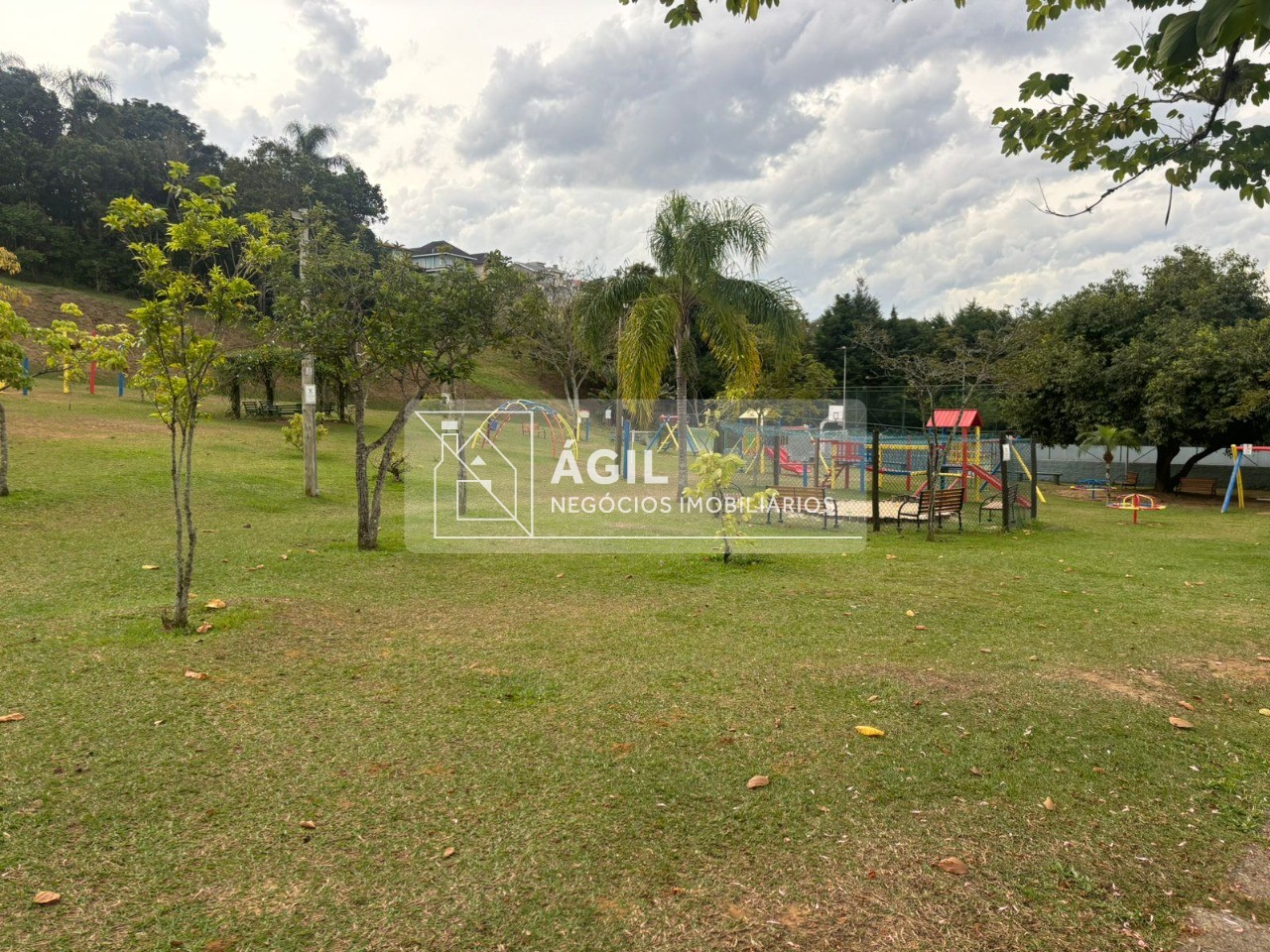 Aluga-se Casa Térrea no Condomínio Eldorado no Urbanova - São José dos Campos