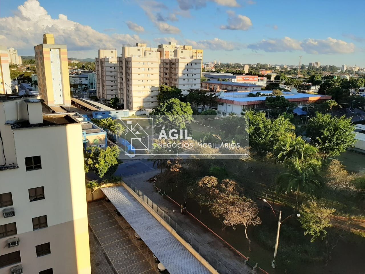 Aluga-se - Apartamento - 02 quartos, suite - Edifício Pontal de Abrolhos - Floradas de São José, São José dos Campos - SP