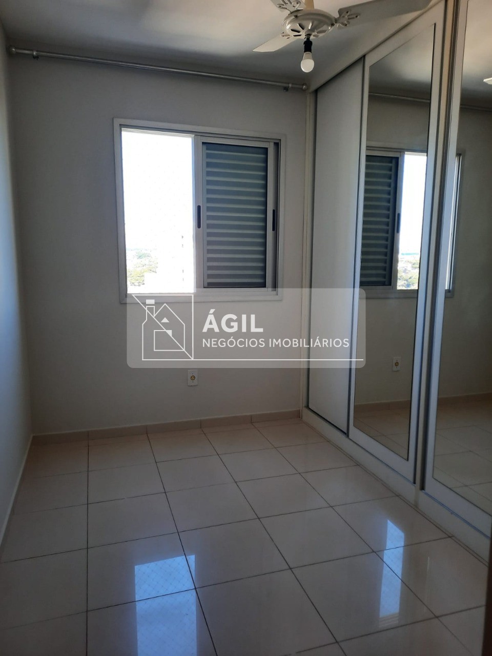 Aluga-se - apartamento - 02 quartos, suite - edifício pontal