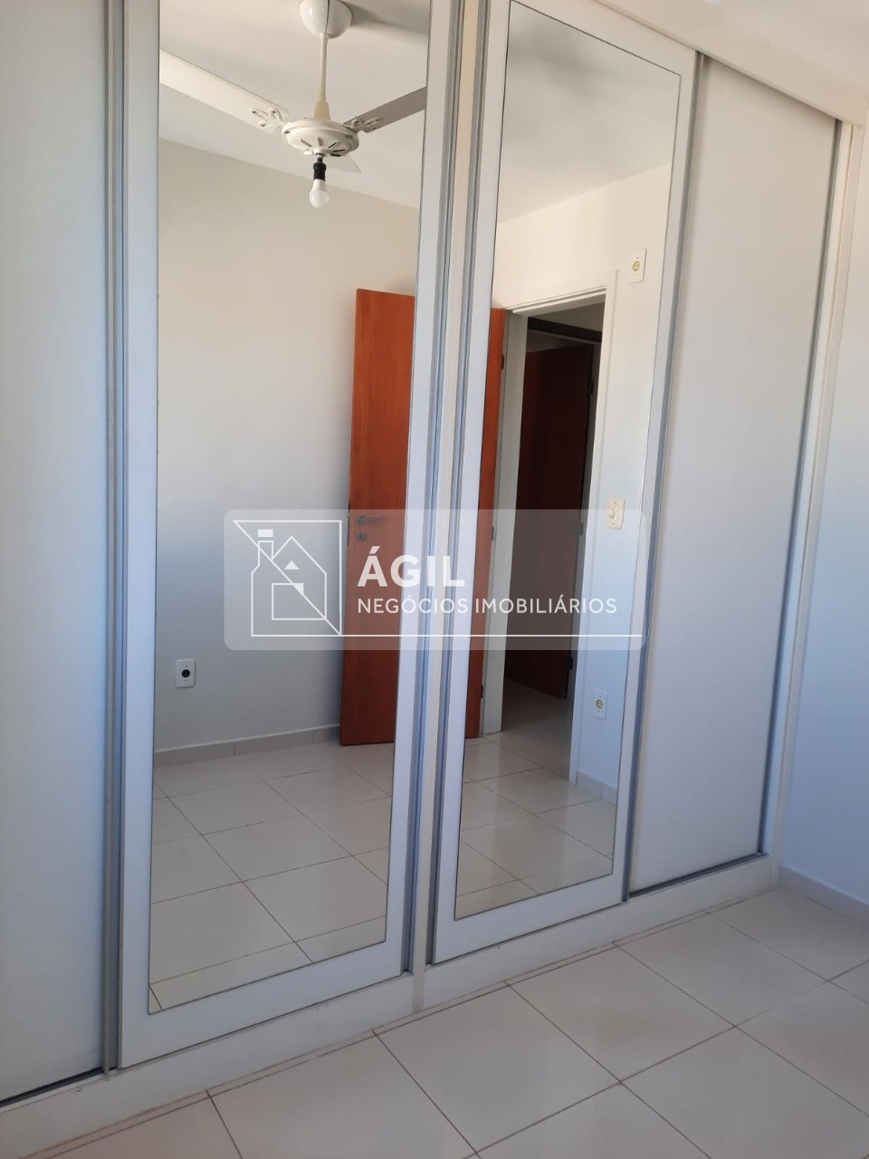 Aluga-se - apartamento - 02 quartos, suite - edifício pontal