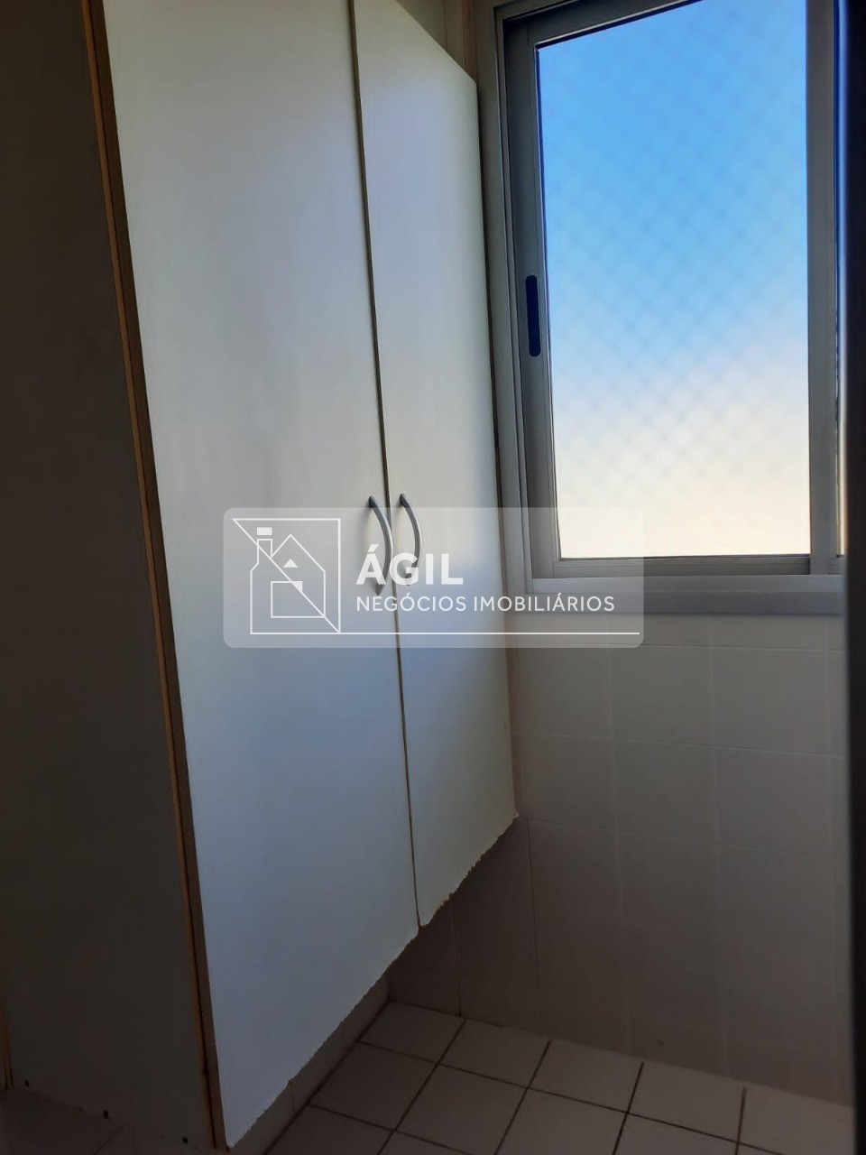 Aluga-se - apartamento - 02 quartos, suite - edifício pontal
