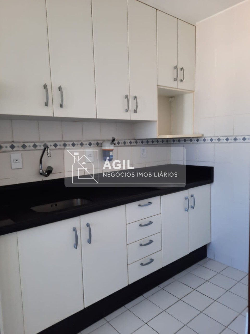 Aluga-se - apartamento - 02 quartos, suite - edifício pontal