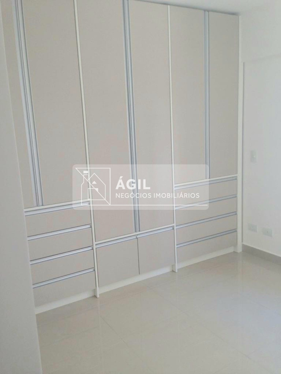 Aluga-se apartamento de 2 dormitórios no jardim aquarius