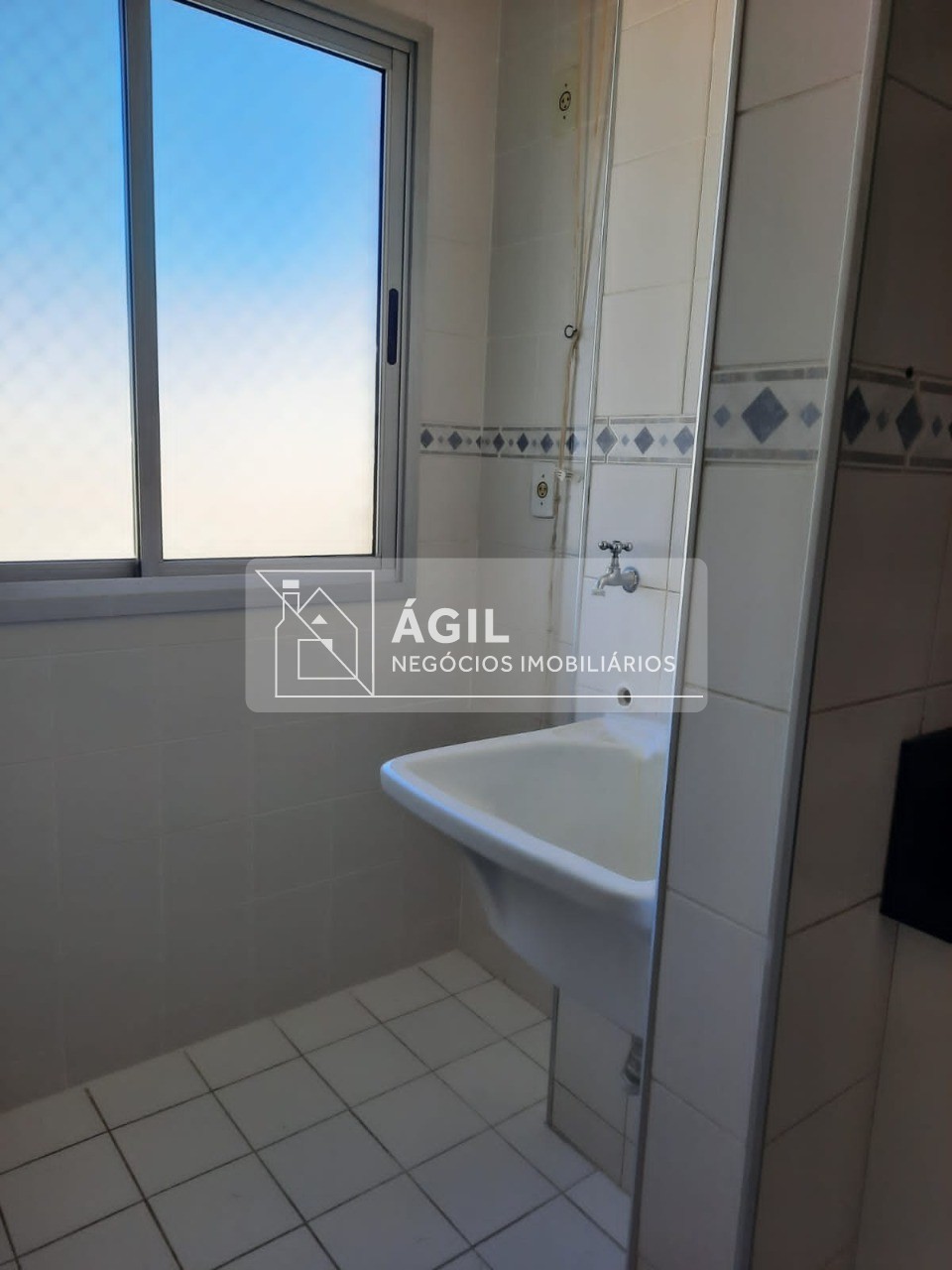 Aluga-se - apartamento - 02 quartos, suite - edifício pontal
