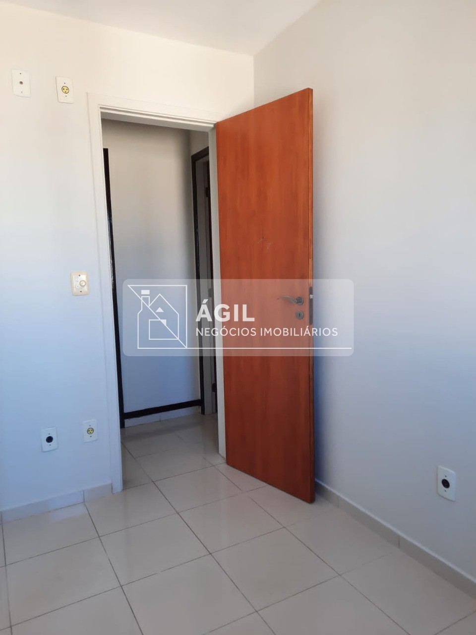 Aluga-se - apartamento - 02 quartos, suite - edifício pontal